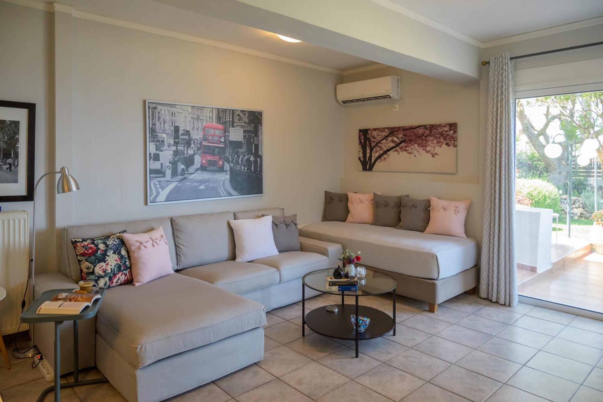 Harris Elegant House Superb View Near Airport Apartment Artemida  Bagian luar foto