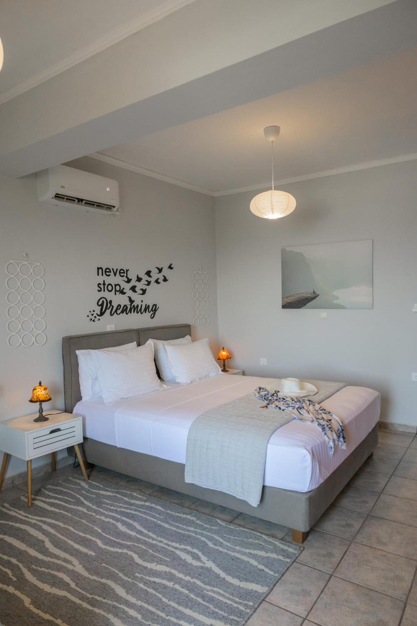 Harris Elegant House Superb View Near Airport Apartment Artemida  Bagian luar foto
