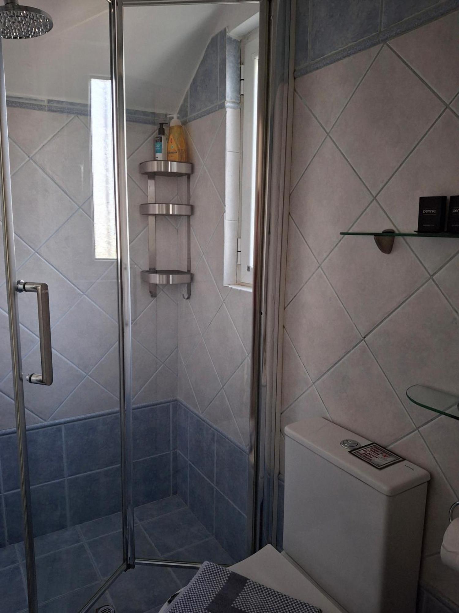 Harris Elegant House Superb View Near Airport Apartment Artemida  Bagian luar foto