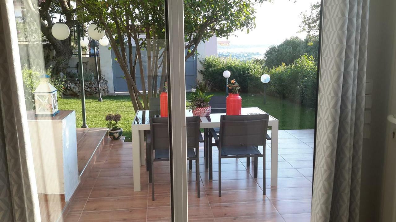 Harris Elegant House Superb View Near Airport Apartment Artemida  Bagian luar foto